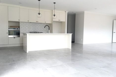 Photo of property in 7 Aporo Drive, Kumeu, 0810