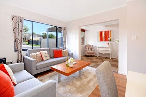 Photo of property in 1/52 Chippendale Crescent, Birkdale, Auckland, 0626