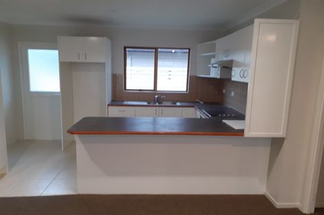 Photo of property in 2/54 Ray Small Drive, Pahurehure, Papakura, 2113