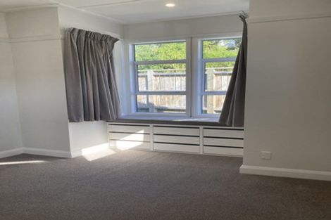 Photo of property in 17 Queens Drive, Kilbirnie, Wellington, 6022