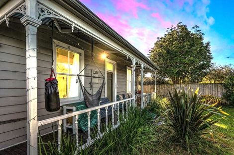 Photo of property in 1 Canal Road, Avondale, Auckland, 1026
