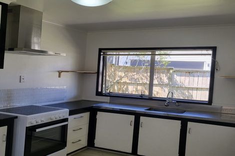 Photo of property in 3 Woodhouse Place, West Harbour, Auckland, 0618