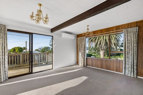 Photo of property in 44 Pinedale Crescent, Riversdale Beach, Masterton, 5872