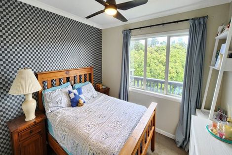 Photo of property in 9a Larsen Place, Merrilands, New Plymouth, 4312