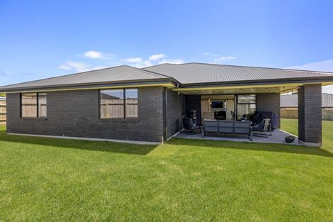 Photo of property in 10 Kararaina Close, Whalers Gate, New Plymouth, 4310