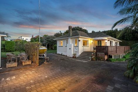 Photo of property in 44 Kiwi Esplanade, Mangere Bridge, Auckland, 2022