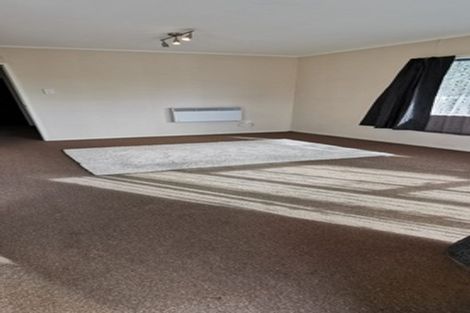 Photo of property in 2/5 Cairngorm Place, Highland Park, Auckland, 2010