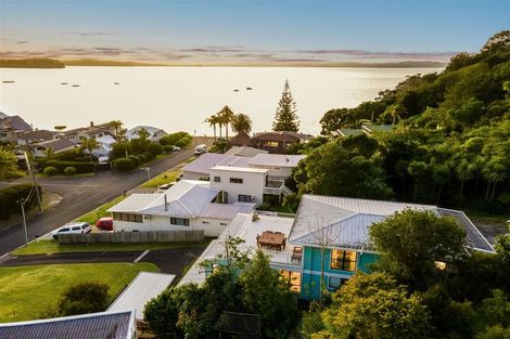 Photo of property in 65 De Luen Avenue, Tindalls Beach, Whangaparaoa, 0930