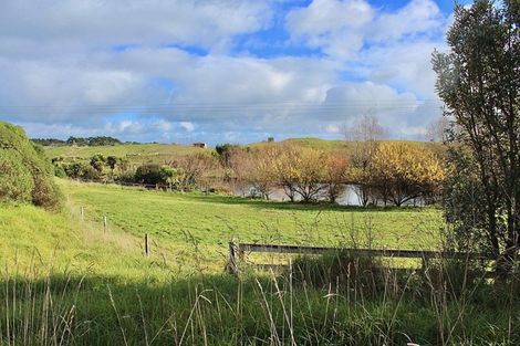 Photo of property in 175 Derham Road, Te Horo, Otaki, 5581