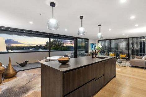 Photo of property in 314a Hurstmere Road, Takapuna, Auckland, 0622