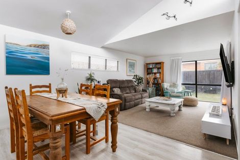 Photo of property in 1 Douglas Place, Papamoa Beach, Papamoa, 3118