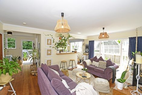 Photo of property in 23 Cumberland Street, Leigh, 0985