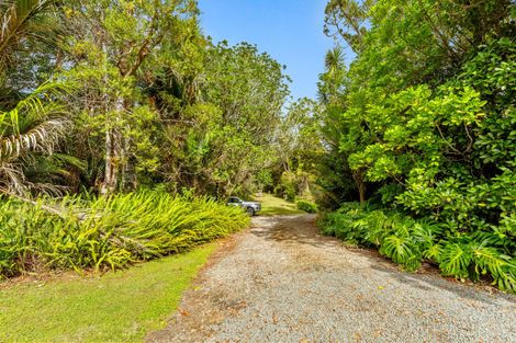 Photo of property in 2395 State Highway 1, Brynderwyn, Maungaturoto, 0587