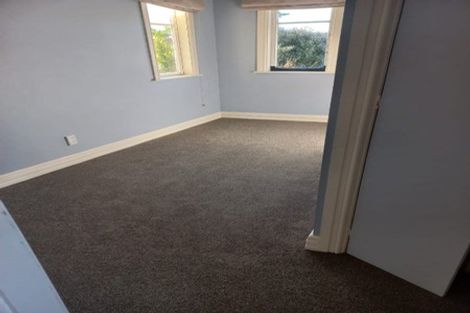 Photo of property in 7 Griffiths Grove, Newlands, Wellington, 6037