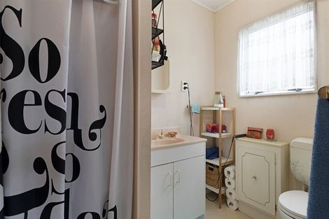 Photo of property in 28 Glynnbrooke Street, Te Atatu South, Auckland, 0610