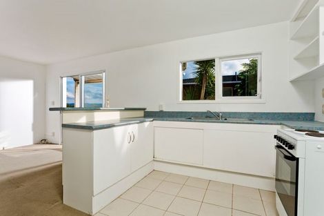 Photo of property in 2/20 Pemberton Avenue, Bayview, Auckland, 0629