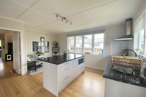 Photo of property in 37 Harrington Road, Henderson, Auckland, 0610