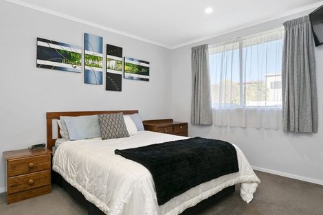 Photo of property in 11 Besley Place, Acacia Bay, Taupo, 3330