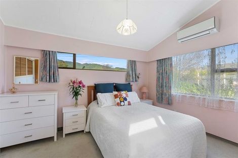 Photo of property in 1 Miro Street, Waikanae, 5036