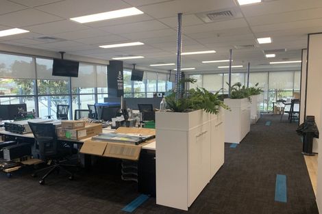 Photo of property in 5 Omega Street, Newlands, Wellington, 6037