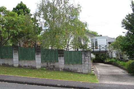 Photo of property in 1 Glenroy Place, Green Bay, Auckland, 0604