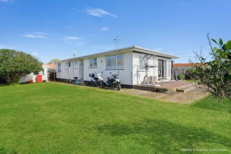 Photo of property in 12 Mosston Road, Castlecliff, Whanganui, 4501