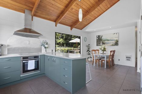Photo of property in 12 Rimu Road, Oratia, Auckland, 0604