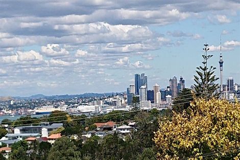 Photo of property in 20 City View Terrace, Birkenhead, Auckland, 0626