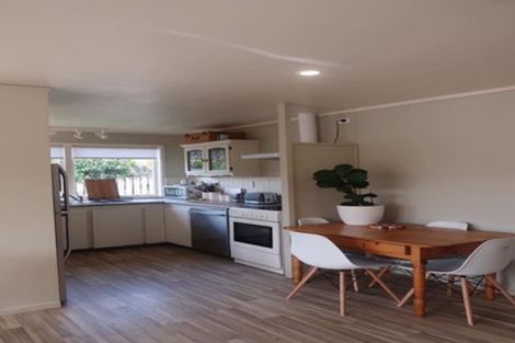 Photo of property in 42a Hammond Avenue, Hatfields Beach, Orewa, 0931