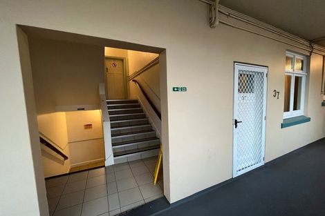 Photo of property in Devonport Apartments, 37/127 Saint Aubyn Street, New Plymouth, 4310