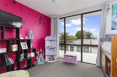 Photo of property in 104 Rhinevale Close, Henderson, Auckland, 0612