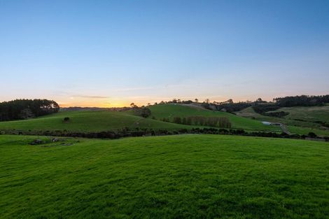 Photo of property in 86 Valley Road, Waitoki, 0871