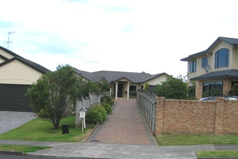 Photo of property in 13 Rosetti Rise, West Harbour, Auckland, 0618