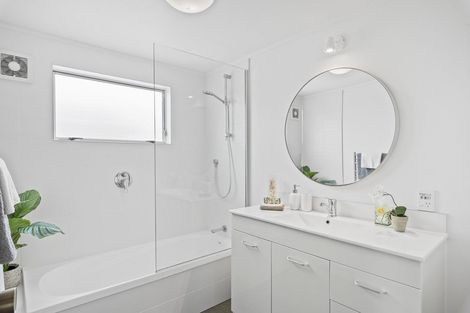 Photo of property in 2/10 Pierce Road, Milford, Auckland, 0620