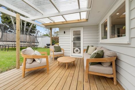 Photo of property in 18 Booralee Avenue, Botany Downs, Auckland, 2010
