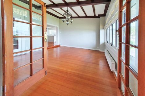 Photo of property in 8 Cobden Road, Bluff Hill, Napier, 4110