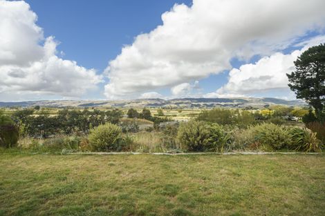 Photo of property in 32 Johnstone Drive, Fitzherbert, Palmerston North, 4410