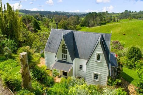 Photo of property in 209 Forest Road, Waiatarua, Auckland, 0612