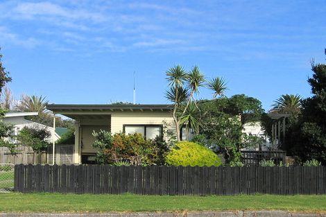 Photo of property in 22 Te Moana Road, Waikanae Beach, Waikanae, 5036