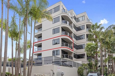 Photo of property in 2d/171 Hurstmere Road, Takapuna, Auckland, 0622