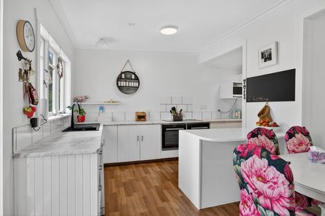 Photo of property in 32 Franklin Road, Paparoa, 0571