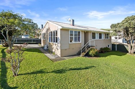Photo of property in 64 Astrolabe Street, Cannons Creek, Porirua, 5024