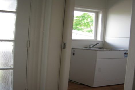 Photo of property in 14 Woodstock Road, Forrest Hill, Auckland, 0620