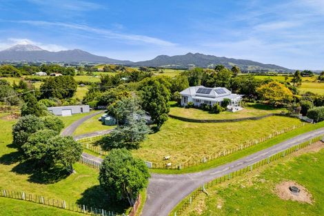 Photo of property in 568 South Road, Omata, New Plymouth, 4374