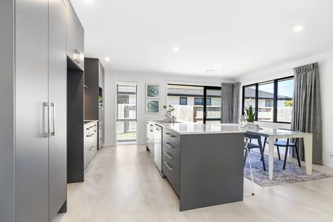 Photo of property in 77 Kaurinui Crescent, One Tree Point, 0118