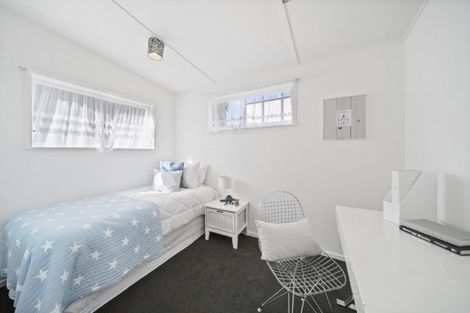 Photo of property in 1/195 Fisher Parade, Farm Cove, Auckland, 2012