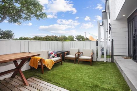 Photo of property in 6/2 Jadewynn Drive, Massey, Auckland, 0614