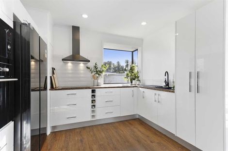 Photo of property in 4 Neil Avenue, Te Atatu Peninsula, Auckland, 0610