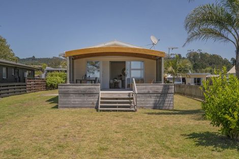 Photo of property in 18 Banks Street, Cooks Beach, Whitianga, 3591