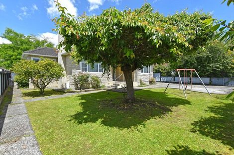 Photo of property in 13 Heretaunga Square, Silverstream, Upper Hutt, 5019